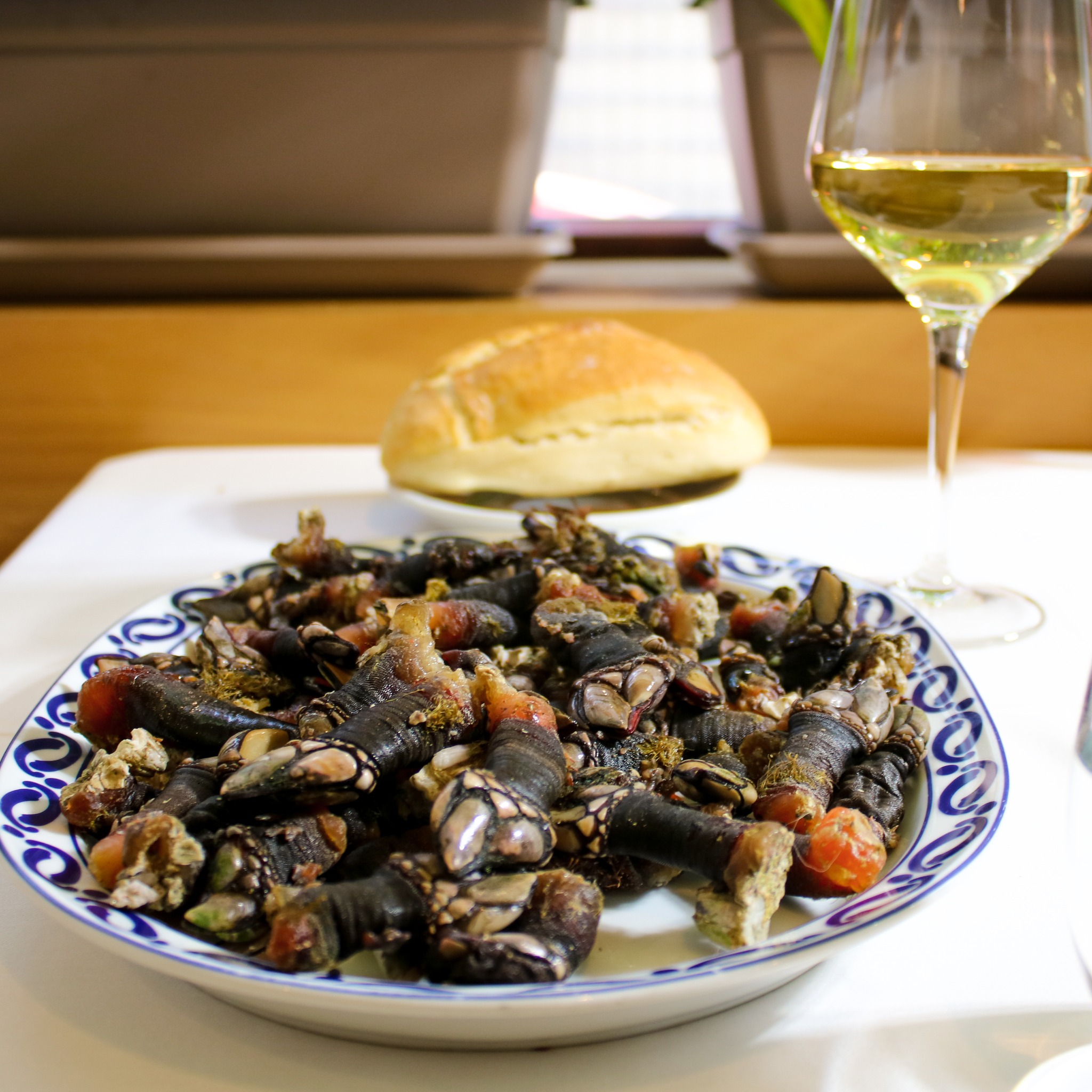Los mejores percebes de Madrid en Restaurante Burela
